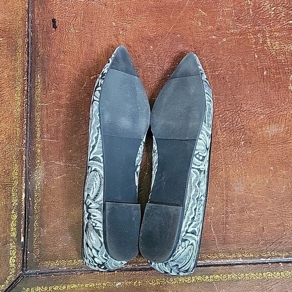 KAARI BLUE WOMEN'S HILLARY FABRIC POINTED TOE BALLET FLATS - Picture 14 of 16